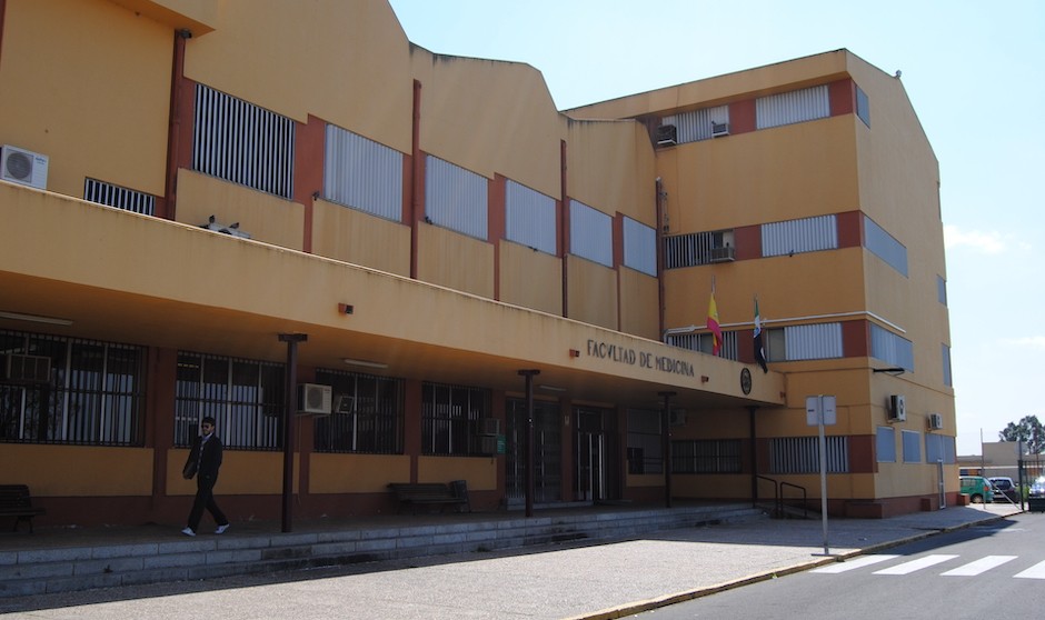 La Facultad de Medicina de Badajoz firma un convenio con Defensa