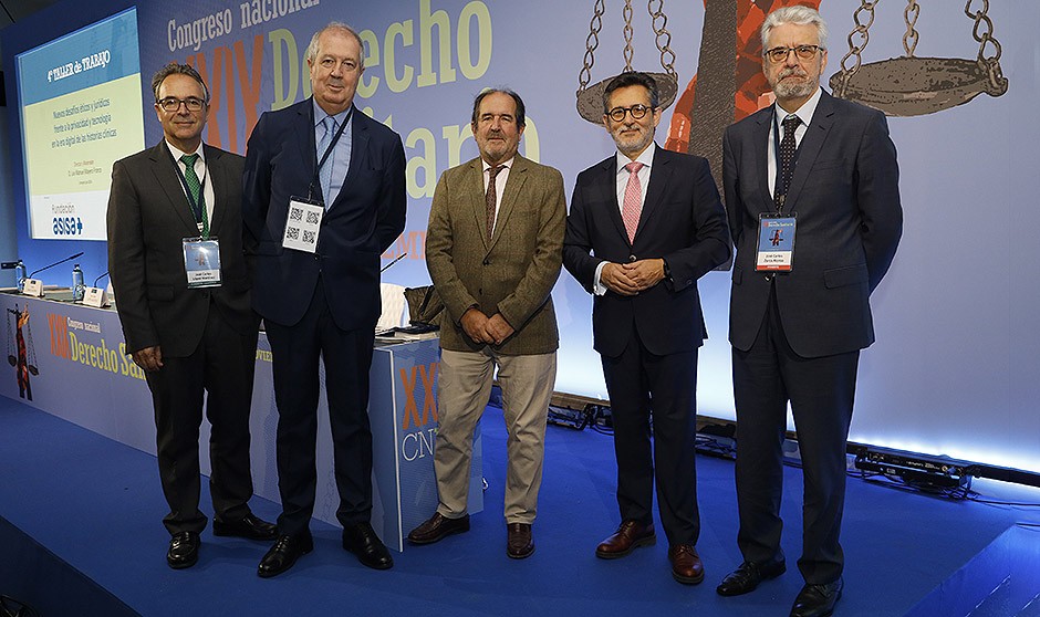 Los ponentes de la mesa de innovación sanitaria han advertido de la pérdida de ética en el sector.