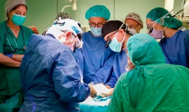Personal del Hospital La Fe implanta por primera vez en Europa un marcapasos sin cables a un bebé prematuro