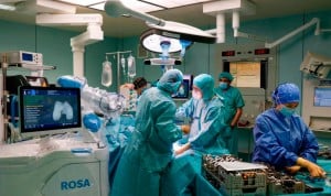 El Hospital La Fe incorpora la cirugía robótica para el implante de prótesis de rodilla