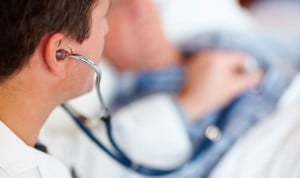 La Fiscalía pide 334 años de cárcel para un falso médico que ejerció 5 años