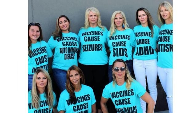 La foto viral antivacunas que indigna a los médicos en las redes