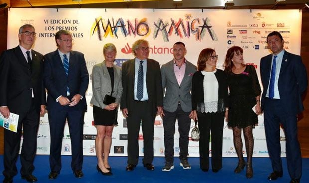 La Fundación AMA patrocina la sexta edición de los premios ‘Mano Amiga’