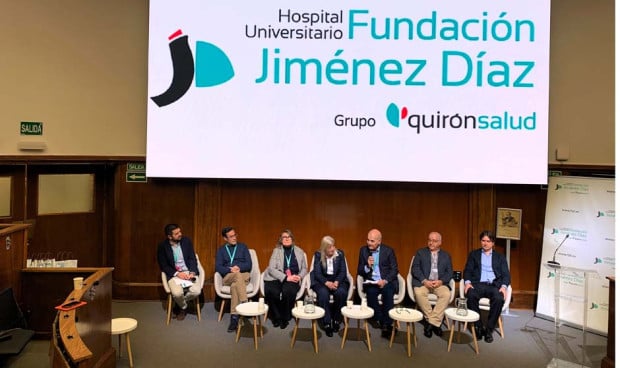  Una de las mesas del simposio sobre sostenibilidad en el sector salud.