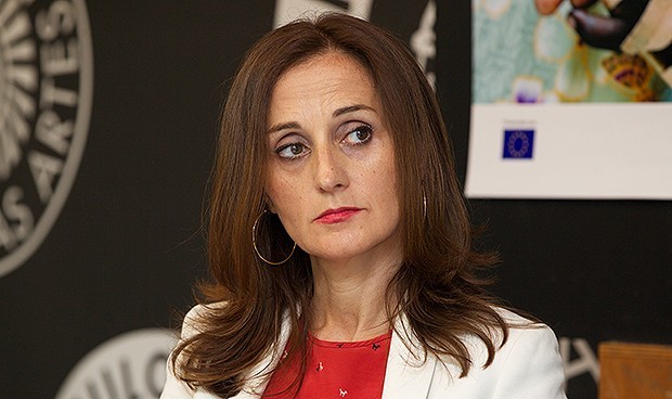 Pilar Carbajo, subdirectora general de Formación y Ordenación Profesional, entrega la licitación de las solicitudes FSE 2024.