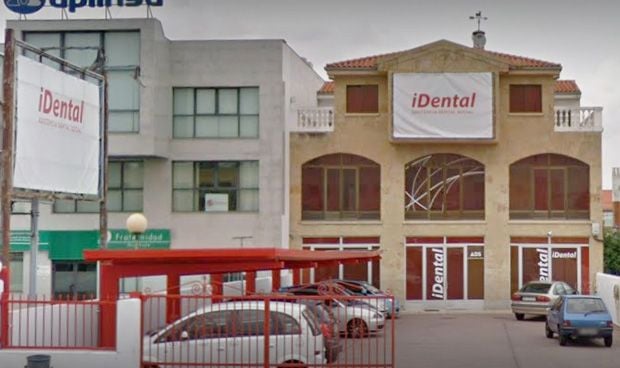 La Guardia Civil registra clínicas de iDental e incauta historiales médicos