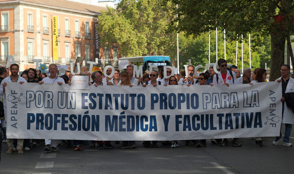 Un instante de una concentración por un estatuto médico y facultativo.