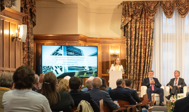 La presidenta de AMA, Ana Pastor, ha participado en la IV Escuela de la Profesión Médica.