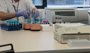 La industria farmacéutica sube su apuesta por la I+D: invierte un 10% más