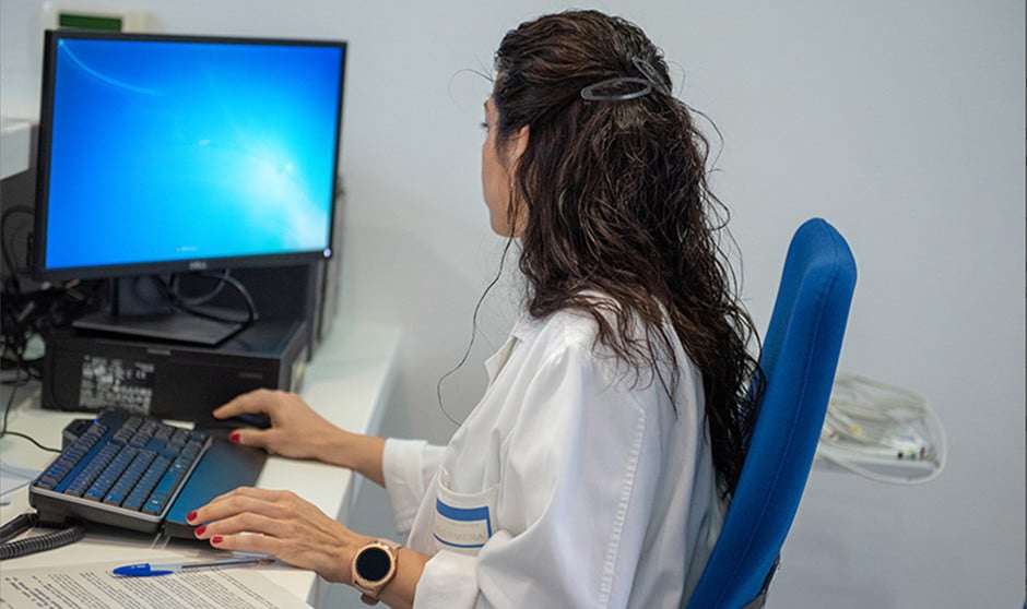 Qué ocurre en caso de permiso por maternidad o paternidad o en caso de una reducción de jornada si un médico ocupa un puesto de difícil cobertura