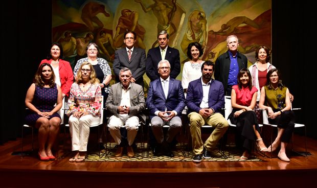 La Junta del Colegio de Médicos de Las Palmas toma posesión de su cargo