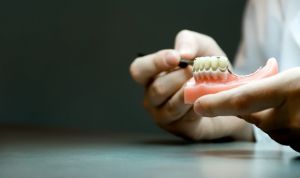 La Justicia multa con 1.500 euros a una protésico dental por instrusismo
