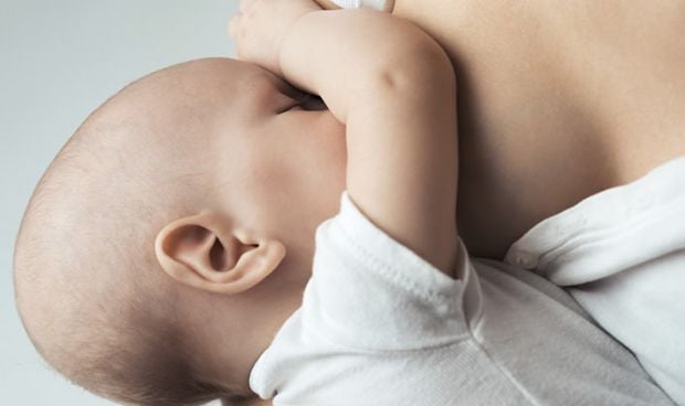 La lactancia materna reduce un 62% las sibilancias en bebés
