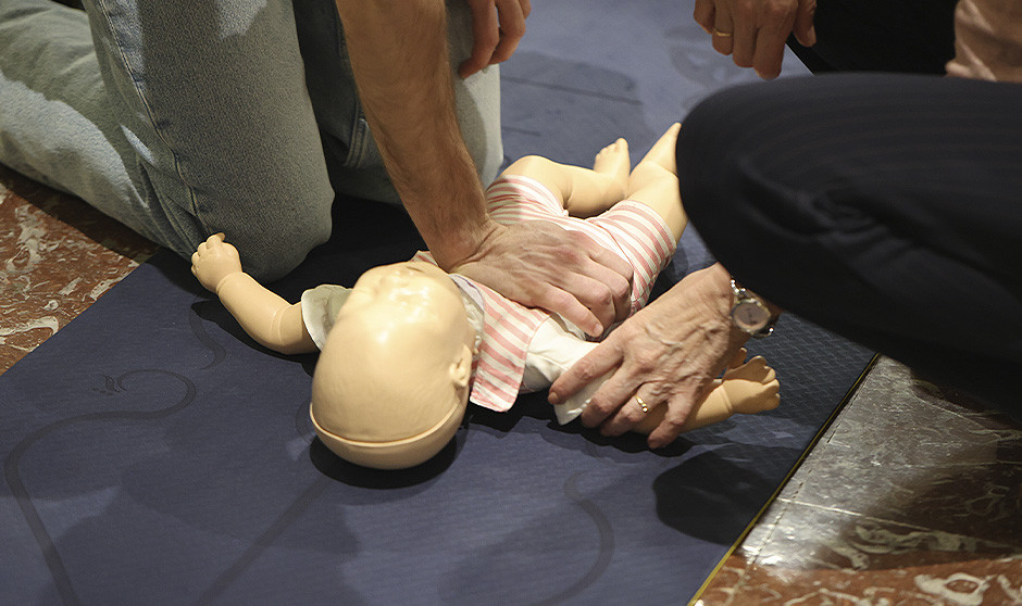 La 'lección' de Familia en RCP pediátrica: cuándo y cómo intervenir