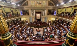 Pedro Sánchez, presidente del Gobierno, acompañado en un acto de las ministras Nadia Calviño y Reyes Maroto.