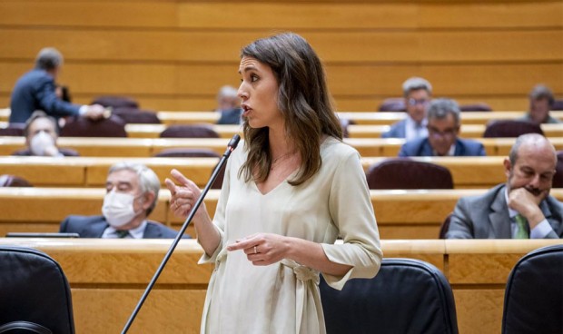 La ministra de Igualdad, Irene Montero, logra que la ley del aborto supere la votación en el Senado. 