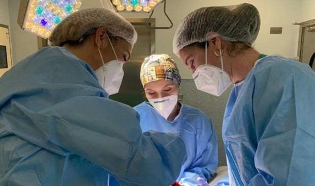 La lista de espera quirúrgica baja 13 días y es la más baja de la pandemia
