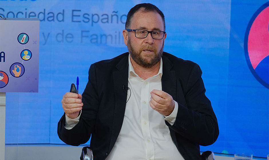 Jaime Jesús Pérez Martín, presidente de la AEV, expone sugerencias al Plan de resistencia a antibióticos 