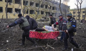 La mujer embarazada en el bombardeo al hospital de Mariupol ha sido elegida mejor foto 2023