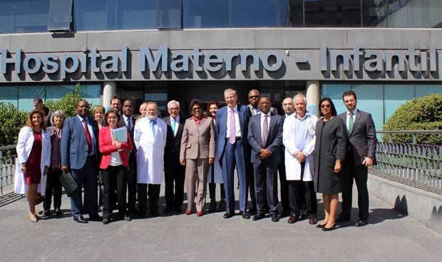 La ministra de Salud de Mozambique visita el Hospital de La Paz
