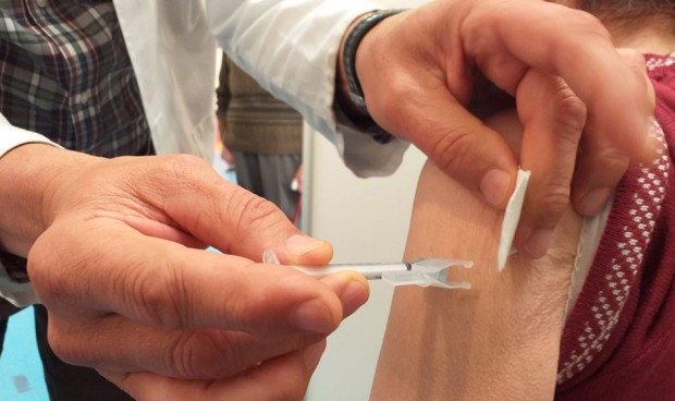 La mitad de los españoles ya cuenta con la pauta completa de vacunación