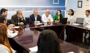  Antonio Gómez Caamaño, conselleiro de Sanidade de la Xunta de Galicia, en la reunión con representantes italianos.