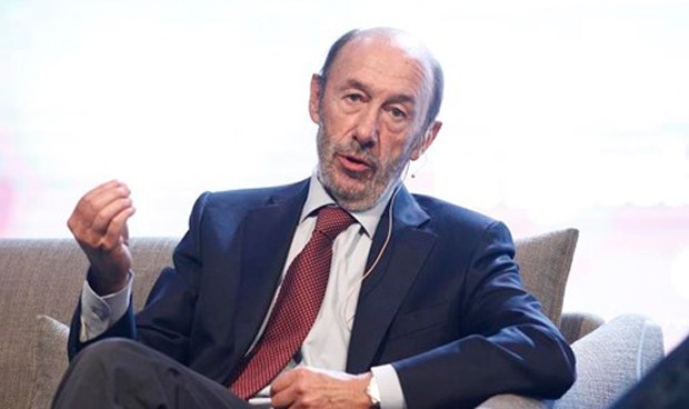 La mujer de Rubalcaba da las gracias al hospital en una emotiva carta