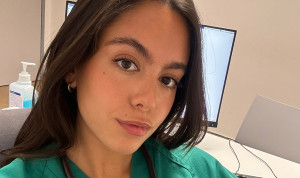 La nº5 del MIR opta por el bisturí: "No sería capaz de vivir sin quirófano"