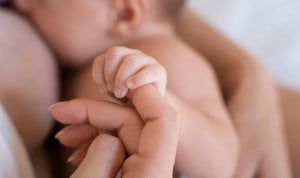 Un Tribunal se abre a la posibilidad de reconocer la prestación por riesgo de las cirujanas en lactancia natural. Al detalle en Redacción Médica