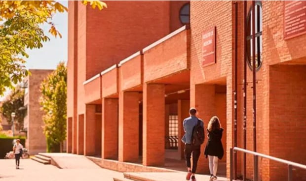 a Universidad de Salamanca (USAL) ha publicado el tercer y último listado de notas de corte para el curso académico 2025‑2026 y Medicina baja al 12,808