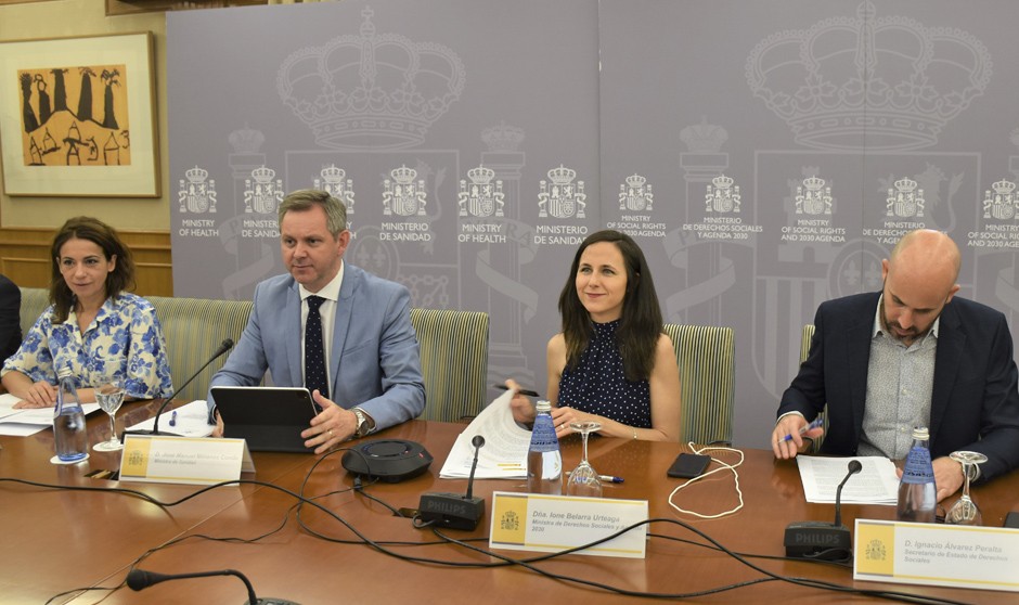 Silvia Calzón, José Miñones, Ione Belarra y Nacho Álvarez presiden la reunión conjunta del Consejo Interterritorial. 