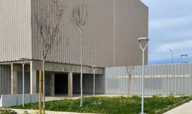 La nueva Facultad de Medicina se denominará 'Guillermo Fernández Vara'