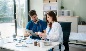 La nueva incompatibilidad médica pública-privada estalla: "Dimitirán"