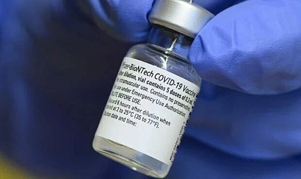 La nueva vacuna covid de Pfizer contra la variante Ómicron, lista en marzo