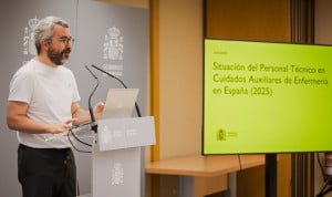 La 'odisea' TCAE: 50% sin contrato fijo y vaivenes salariales de 500 euros