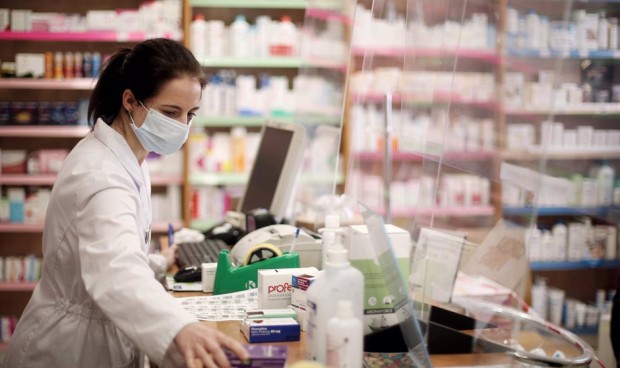 Interior de una oficina de farmacia, en pleno debate sobre las especialidades FIR. 