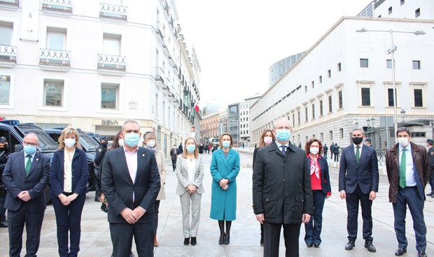 La OMC homenajea a los 80 médicos fallecidos debido al coronavirus Covid-19