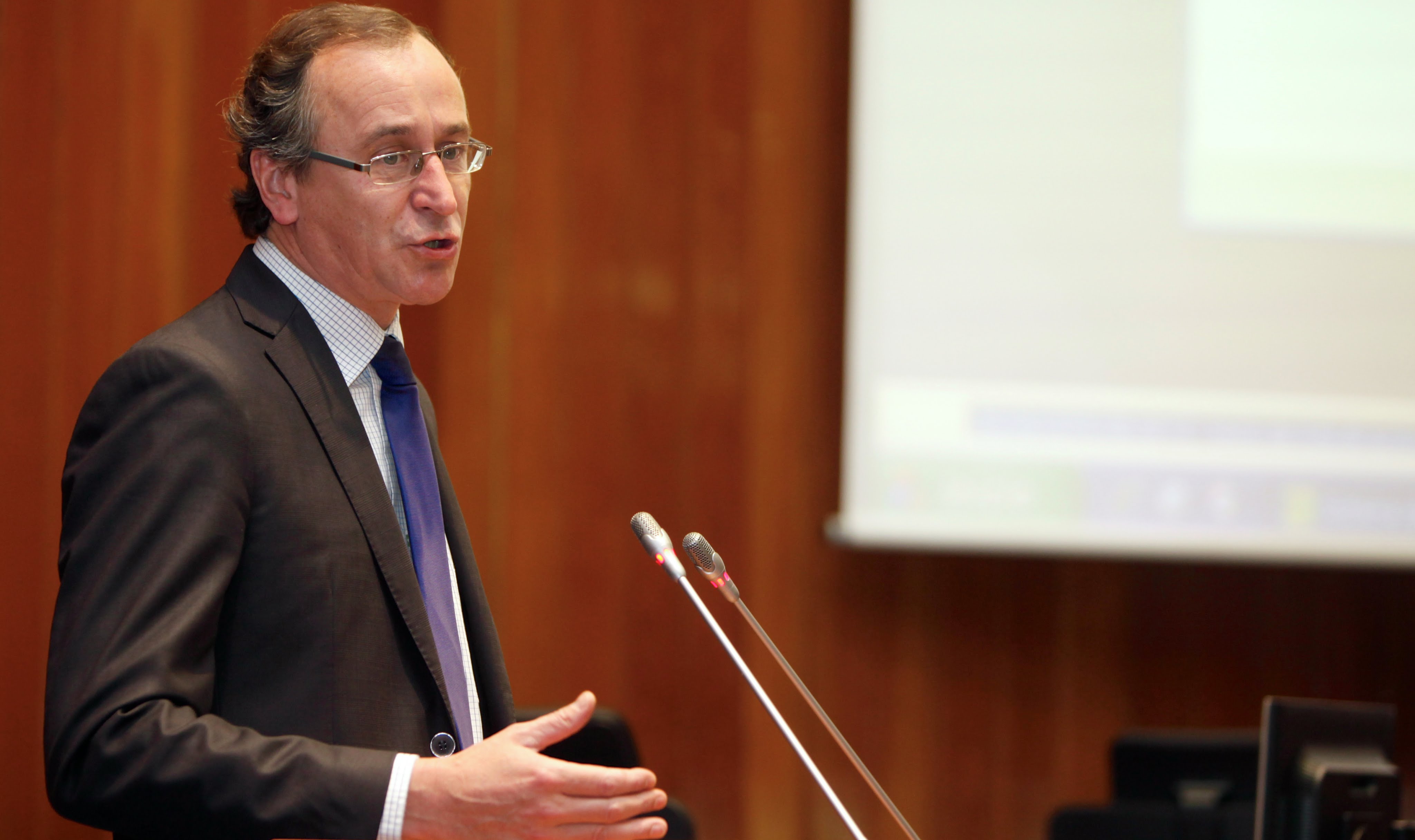 La 'orgullosa' despedida de Alonso del Ministerio