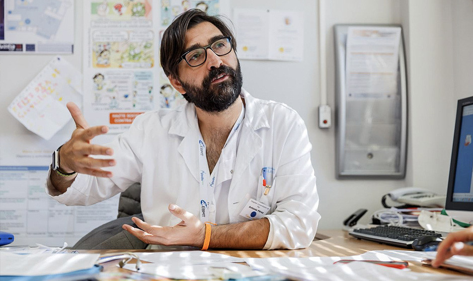El especialista Antonio Pérez prepara una nueva CAR-T contra dos tipos de leucemia