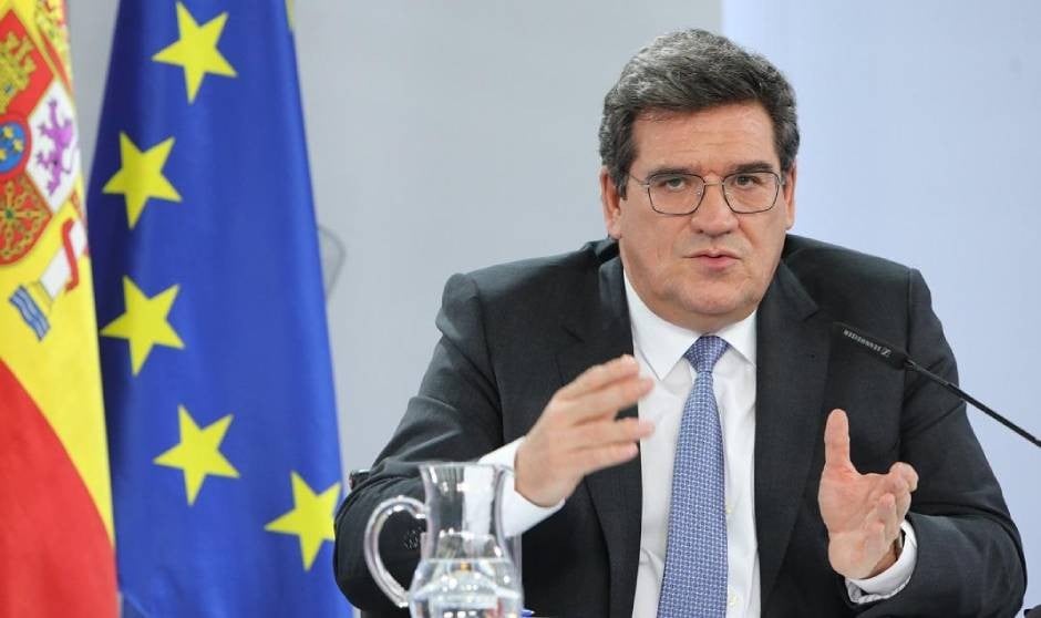 La petición de prejubilación médico-enfermera, 'parada' por vacaciones