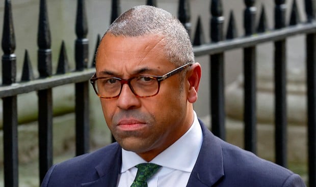 James Cleverly, actual responsable de Interior del Gobierno de Reino Unido y propulsor de medidas antinmigración del nuevo gobierno británico podrían afectar a cerca de 8.000 sanitarios españoles que trabajar en Reino Unido. 