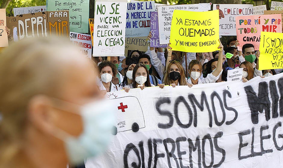 La política sanitaria arropa a los MIR en su protesta contra Sanidad