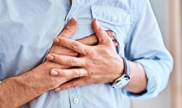 La prevalencia por cardiopatía isquémica en hombres triplica la de la mujer