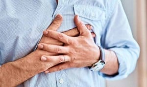 La prevalencia por cardiopatía isquémica en hombres triplica la de la mujer