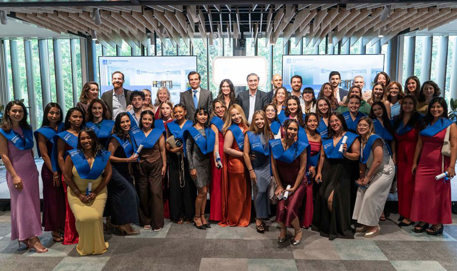 La primera promoción de titulados de Sanitas Campus FP acaba sus estudios