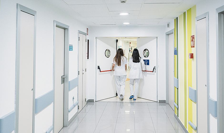 La ratio médico-enfermera se equilibra en España salvo en dos CCAA