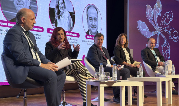 Alberto Jara, Celia Gómez, Juan Ramón Artiga, Ana María Comesaña y Xavier Saballs, en el Congreso de RRHH sanitarios organizado por la Junta de Castilla-La Mancha