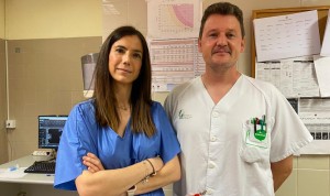 María Yuste y Sergio Riesco, del Hospital de Badajoz, detallan la aplicación online que están utilizando para lograr un seguimiento más "estrecho" de los pacientes cardiológicos