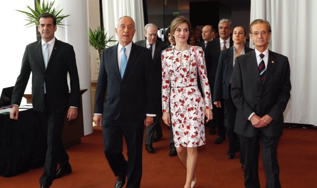 La Reina Letizia dice que el tabaquismo es una "amenaza médica"