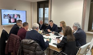 Sindicatos de la Mesa Sectorial de Sanidad de Andalucía y el consejero Antonio Sanz.